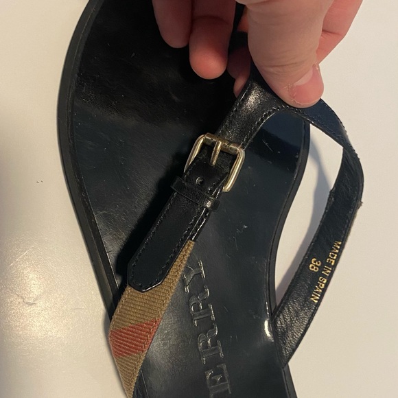 Burberry Thong Sandals- Authentic - Picture 5 of 6